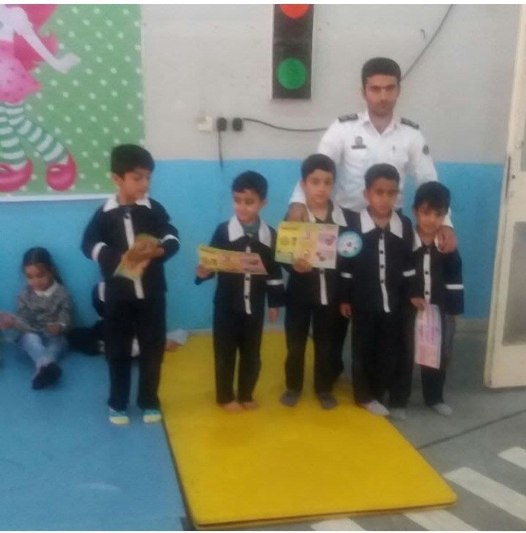 دبستان و پیش دبستان غیر دولتی پسرانه دنیای نوابغ